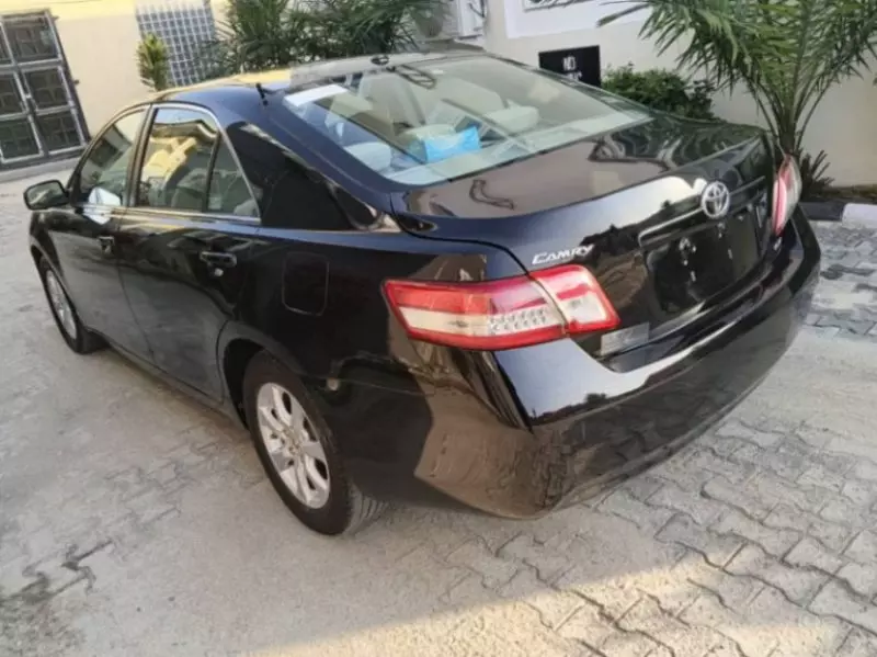 Toyota Camry   - 2010