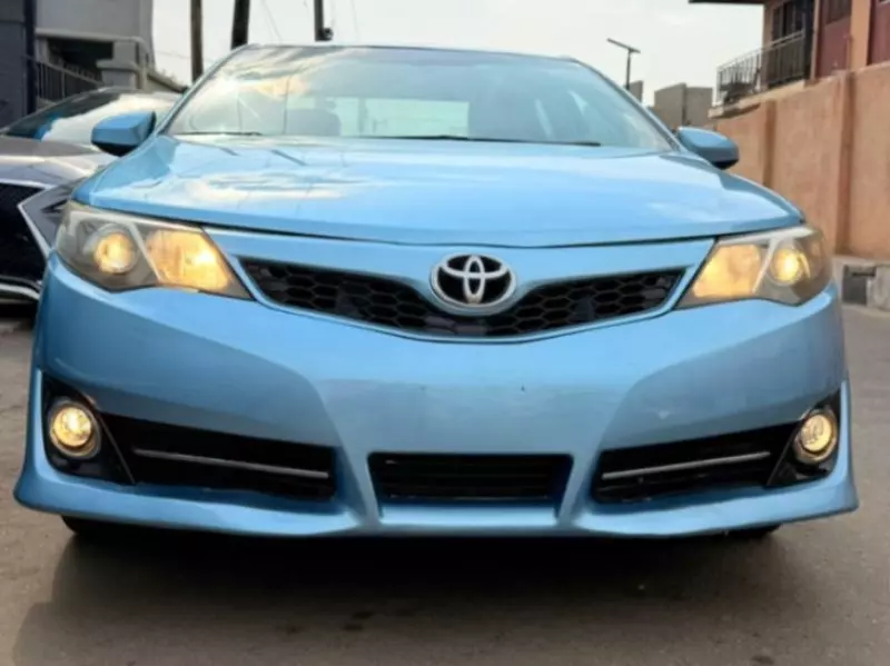Toyota Camry   - 2012