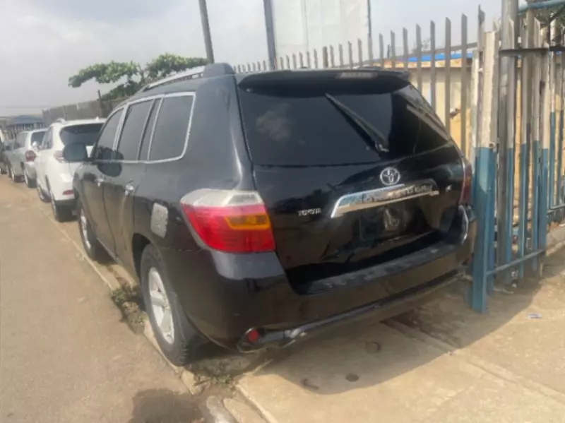 Toyota Highlander   - 2010