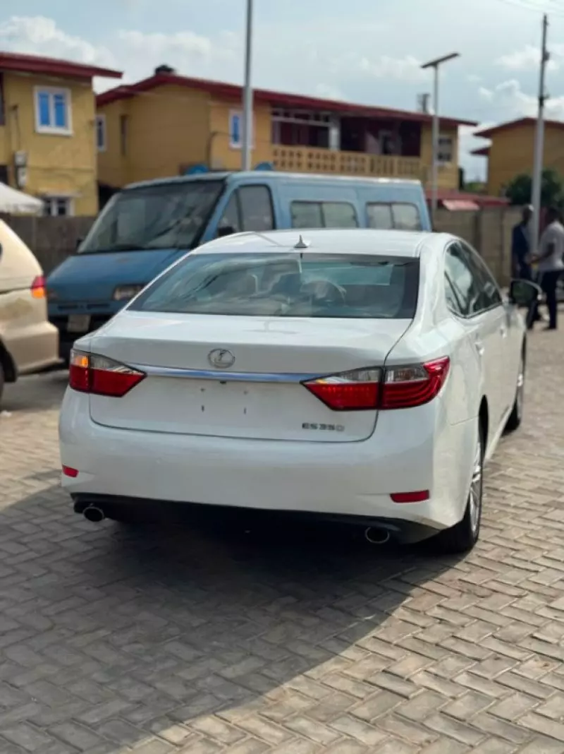 Lexus ES   - 2013