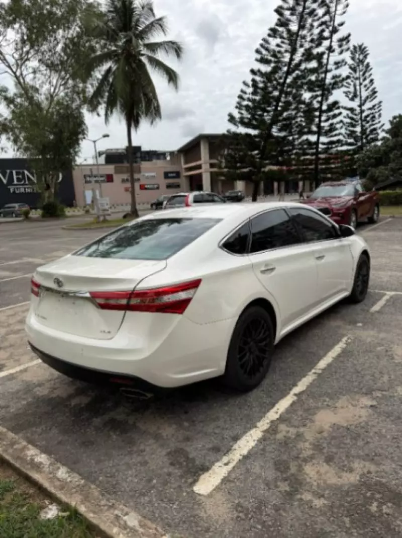 Toyota Avalon   - 2015