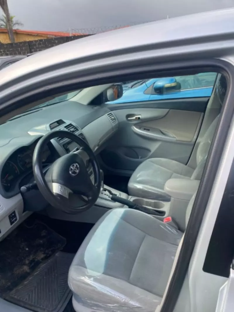 TOYOTA Corolla   - 2010