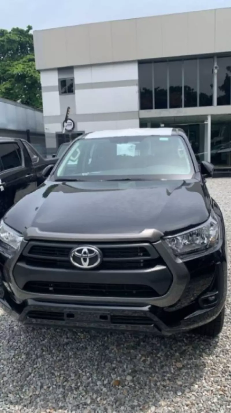 Toyota Hilux   - 2025