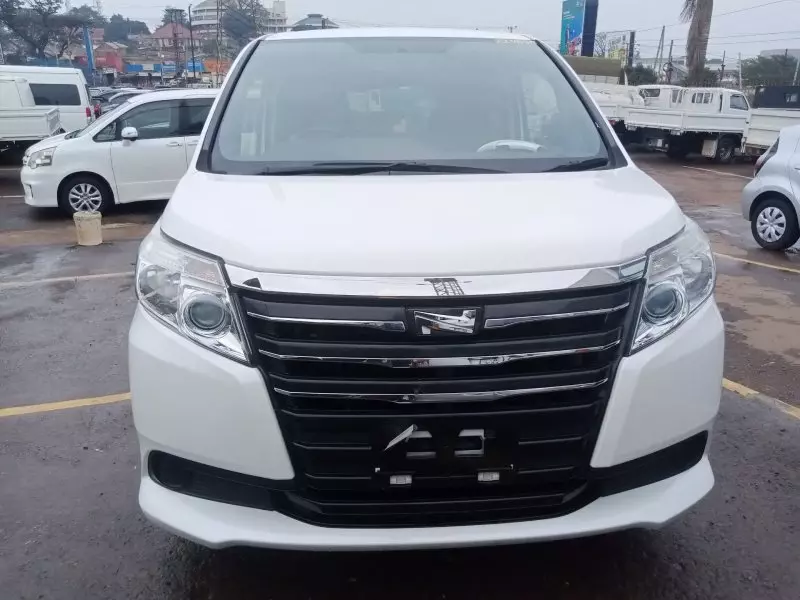 Toyota Noah   - 2016