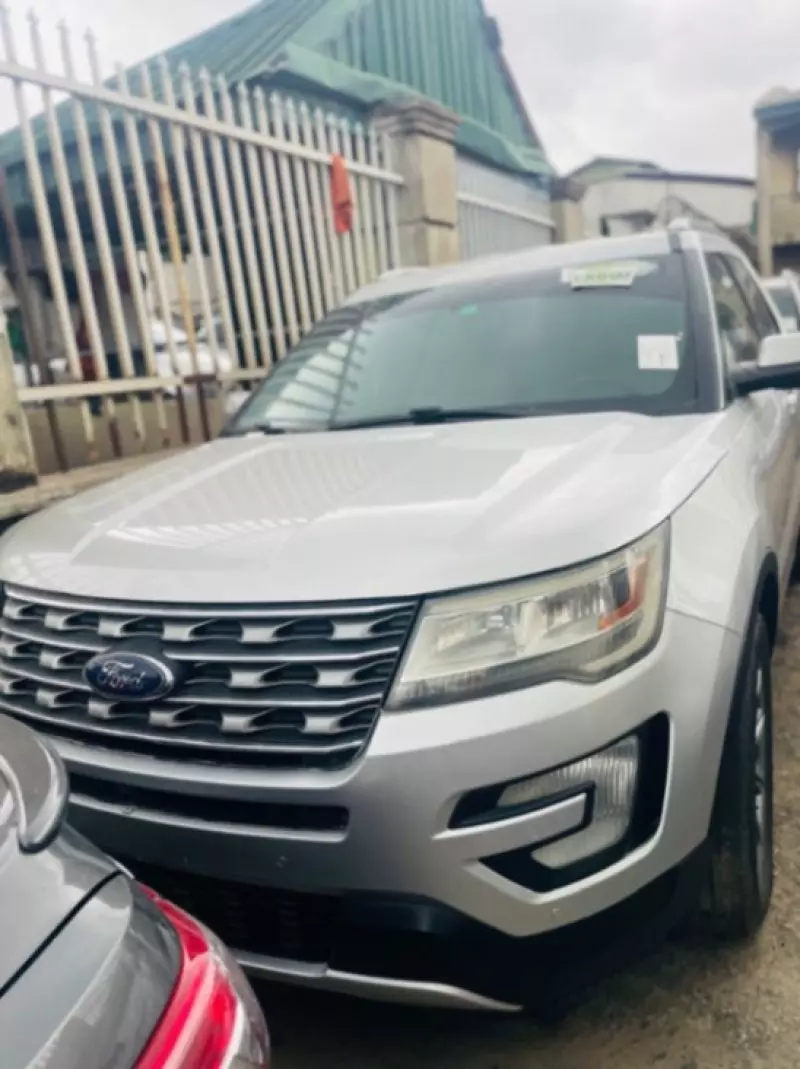 Ford Explorer   - 2016