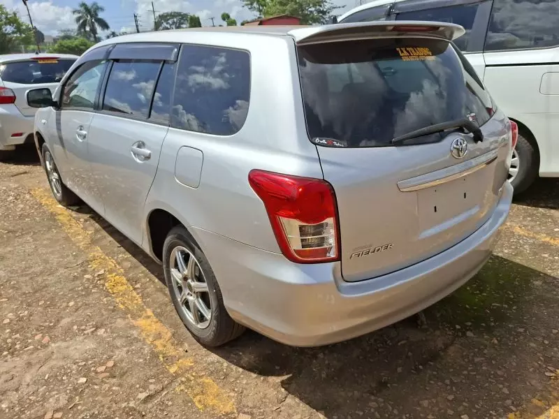 Toyota Fielder    - 2012