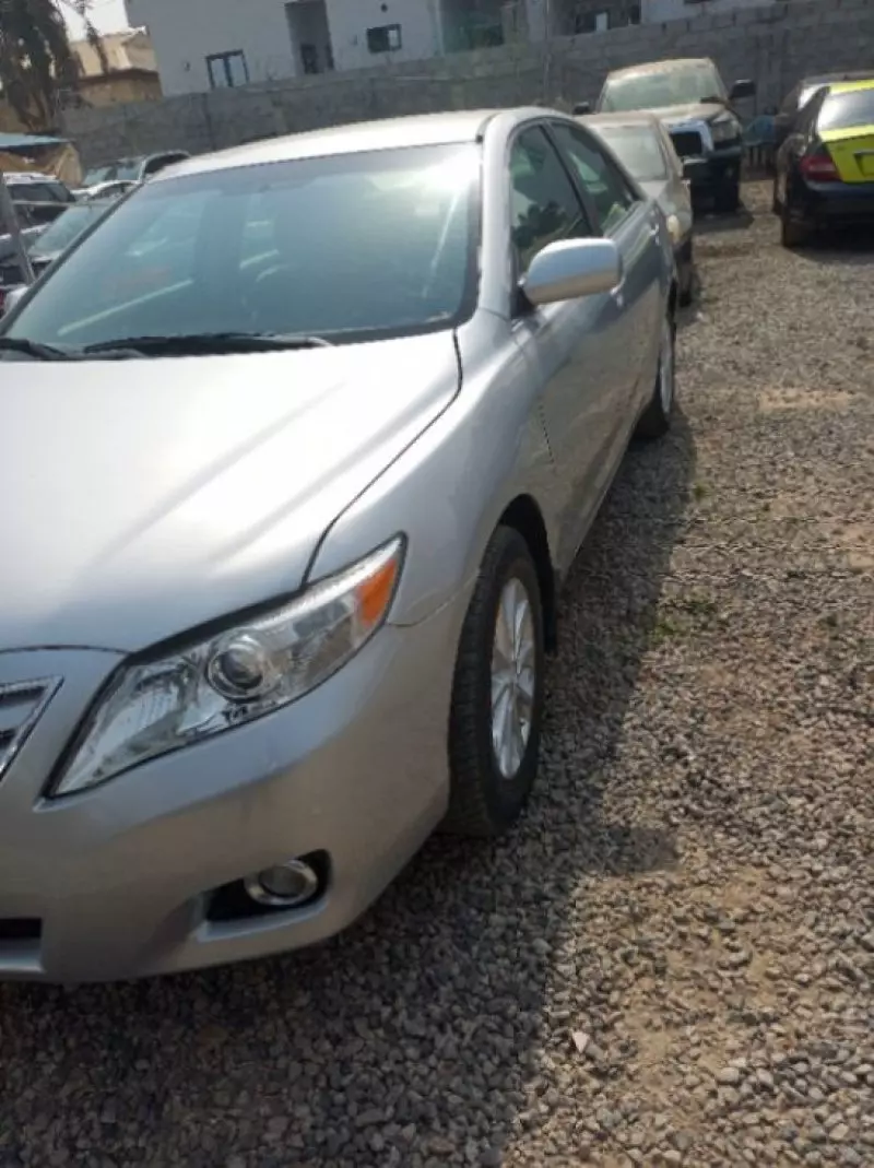Toyota Camry   - 2011
