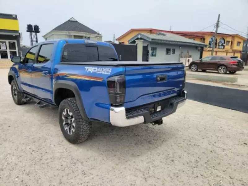 Toyota Tacoma   - 2017