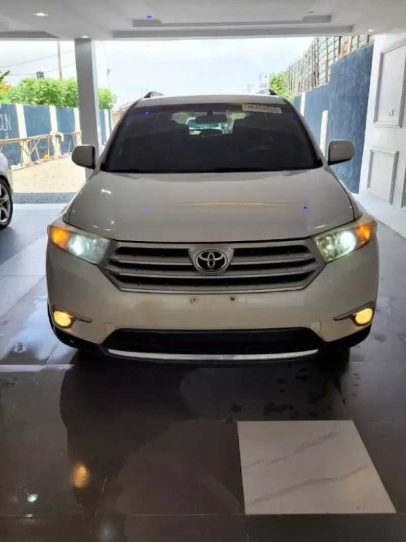 Toyota Highlander   - 2012