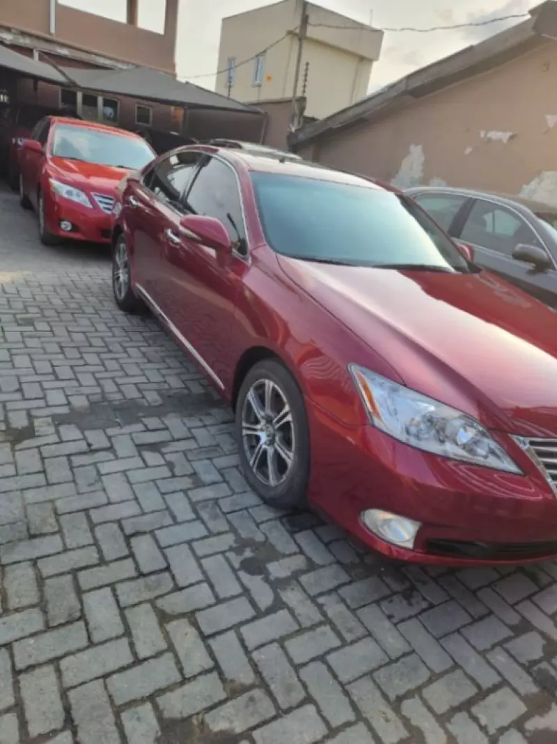 Lexus ES 350   - 2010