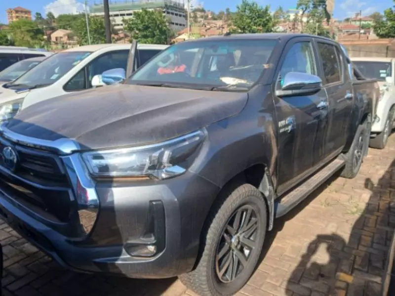 Toyota Hilux   - 2025