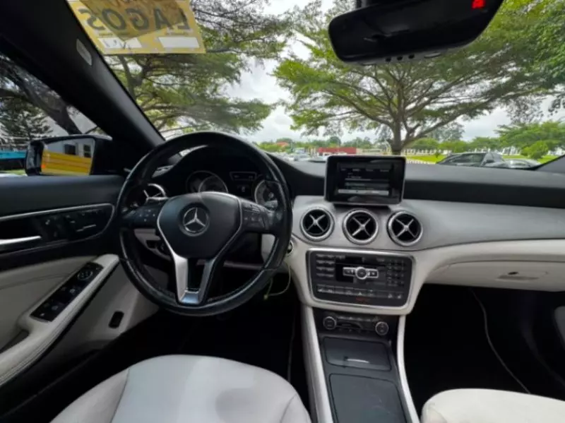 Mercedes-Benz GLA 250 - 2015
