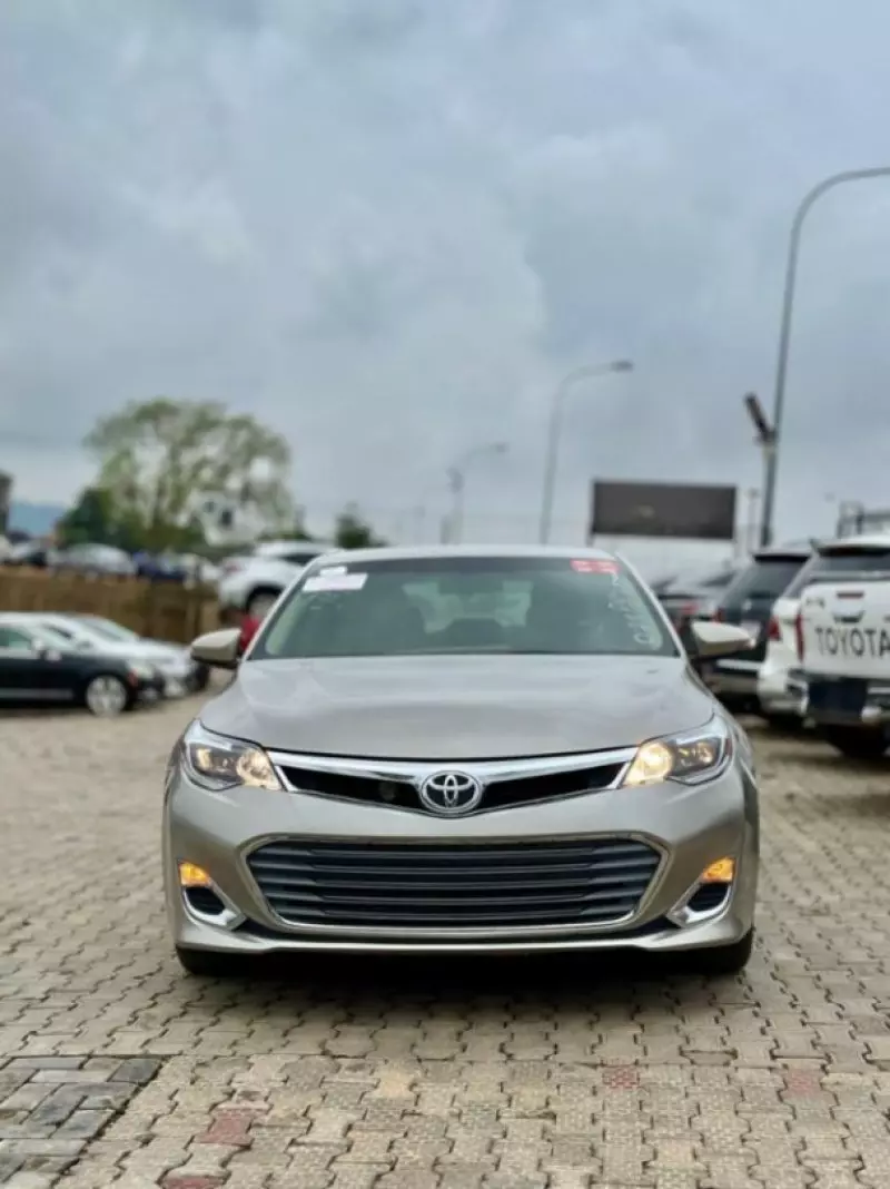 Toyota Avalon   - 2013
