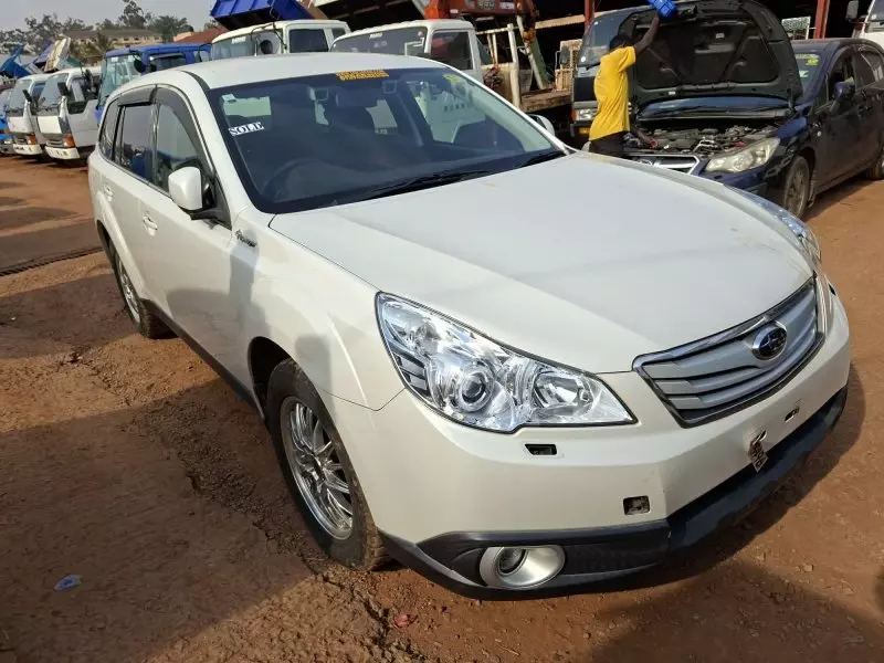 Subaru Outback   - 2011