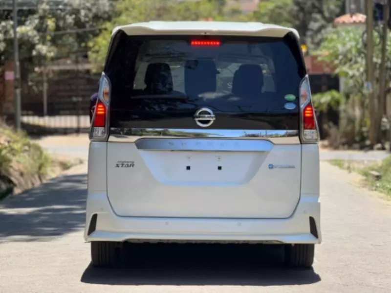Nissan Serena   - 2019