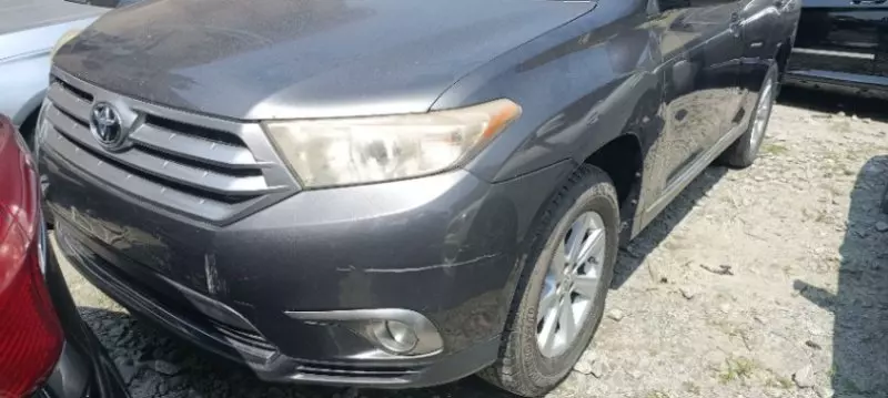 Toyota Highlander   - 2011
