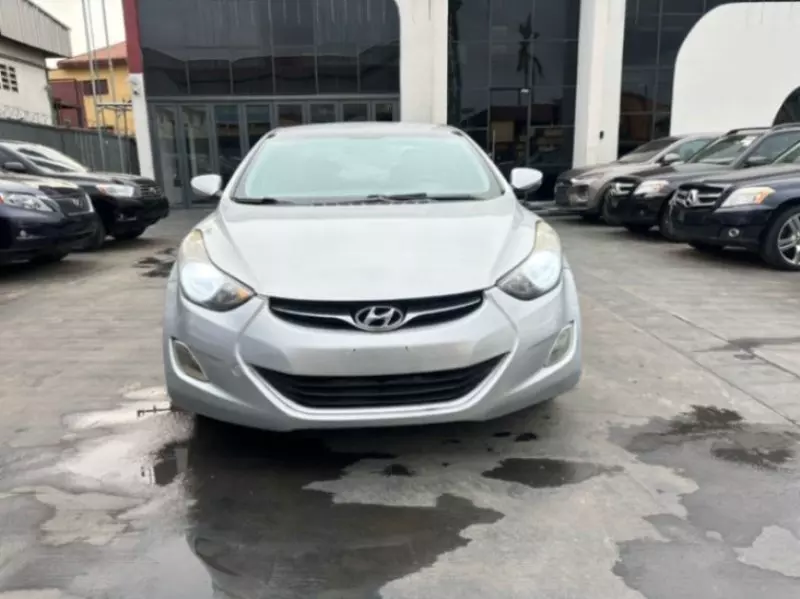 Hyundai Elantra   - 2013