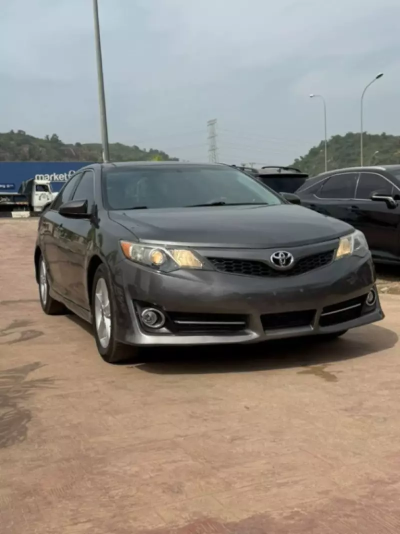 TOYOTA Camry - 2012