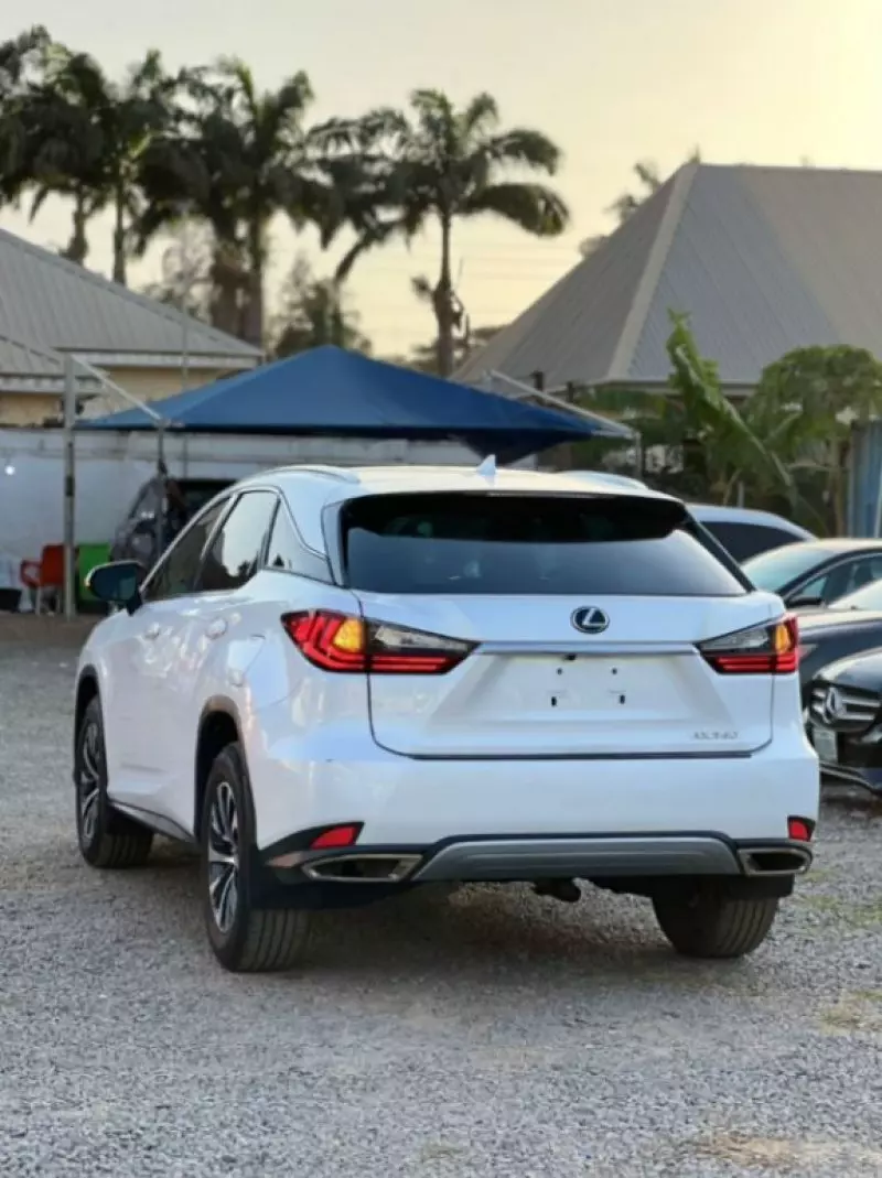 Lexus RX   - 2021