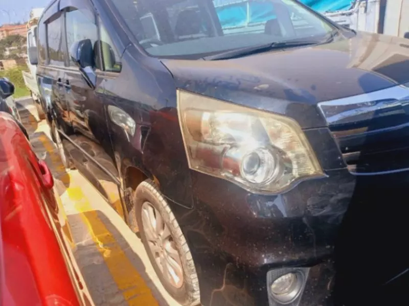 TOYOTA Noah - 2012