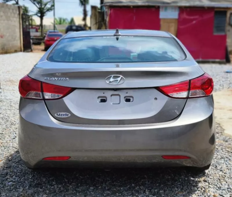 Hyundai Elantra   - 2013