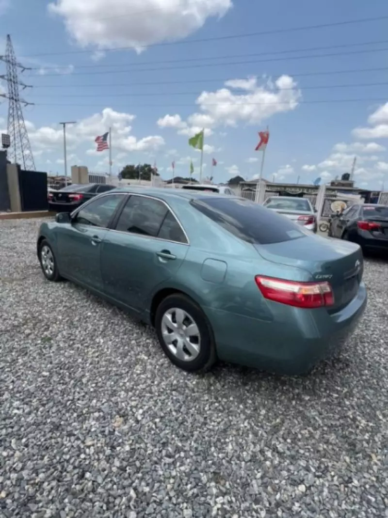 Toyota Camry   - 2009