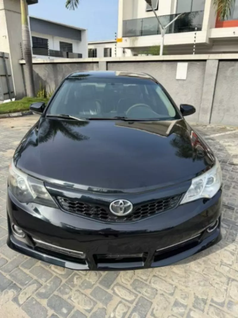 Toyota Camry   - 2014