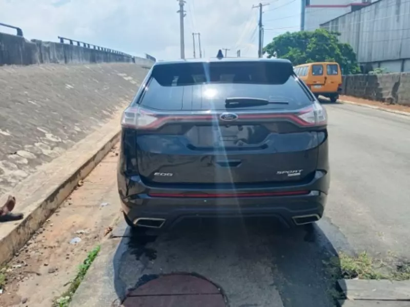 Ford Edge   - 2015