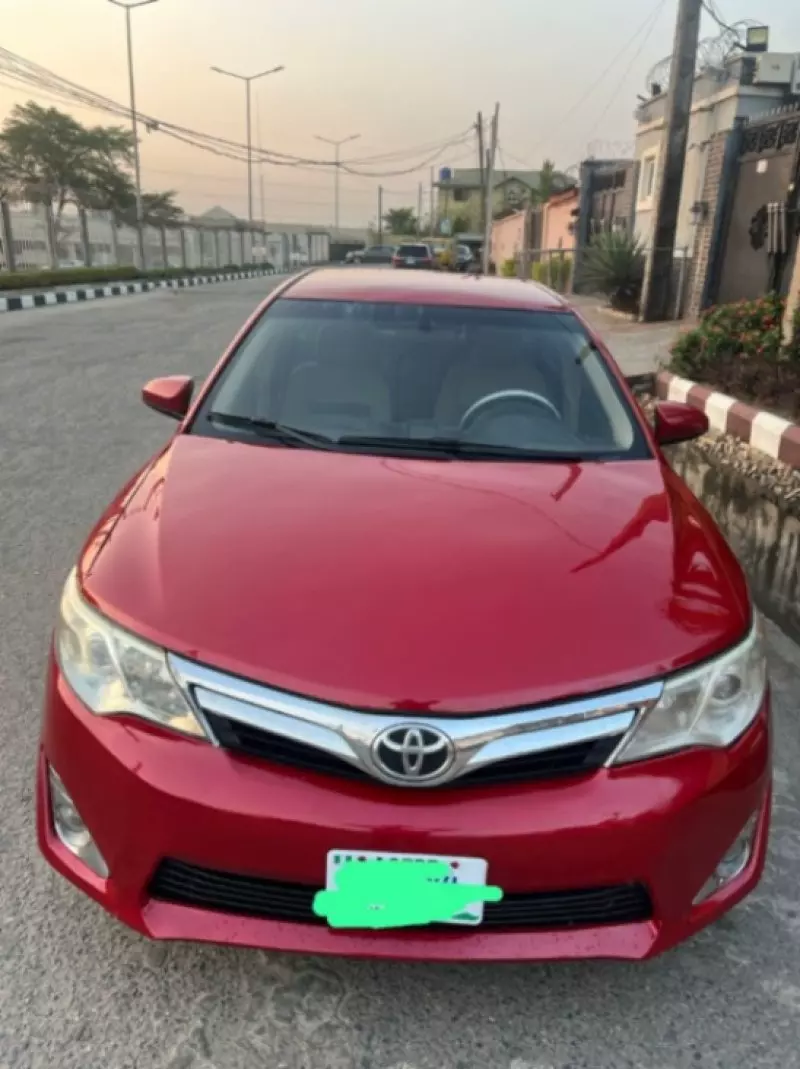 Toyota Camry   - 2012