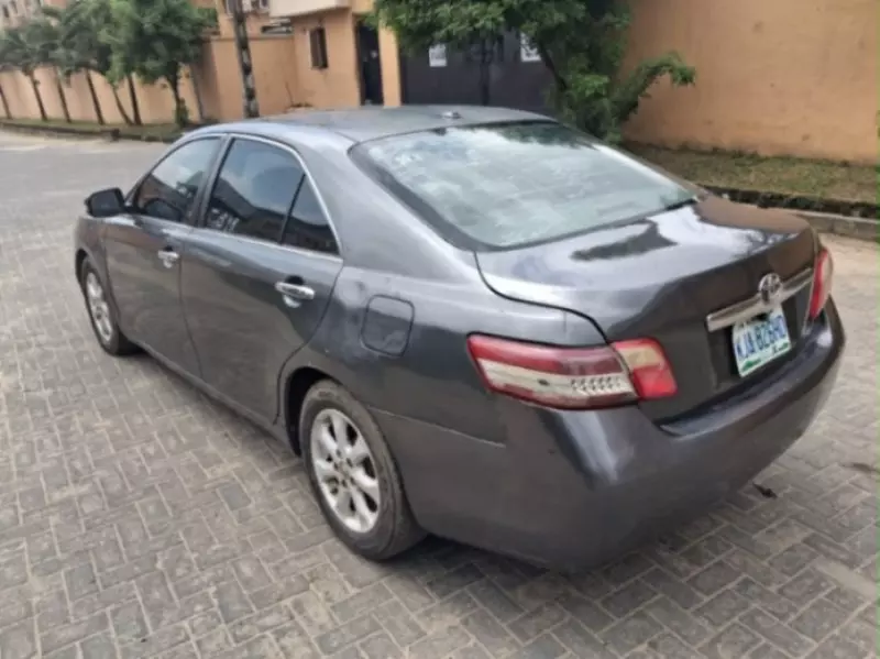 TOYOTA Camry   - 2010