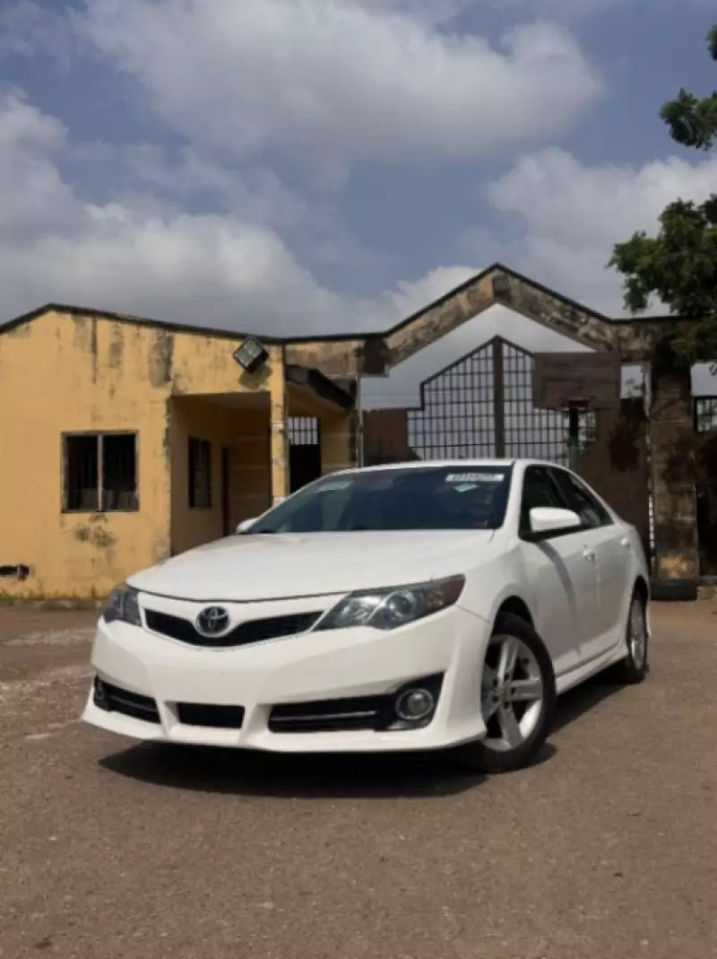 Toyota Camry   - 2012