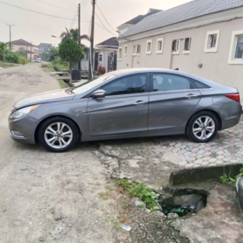Hyundai Sonata   - 2013