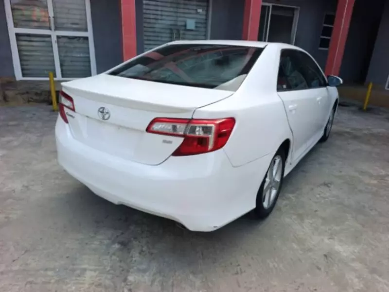 Toyota Camry   - 2014