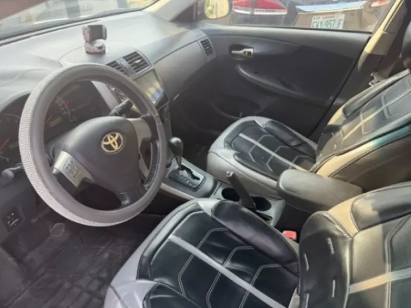 Toyota Corolla   - 2009
