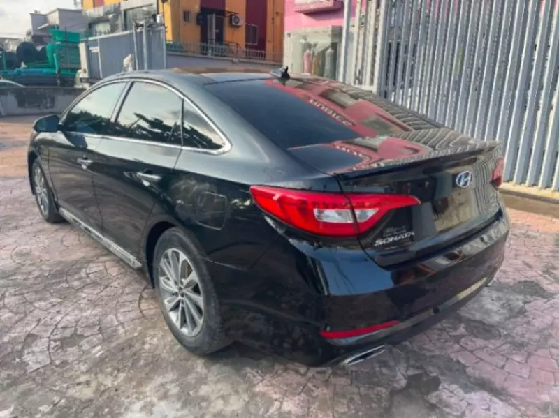 Hyundai Sonata   - 2015