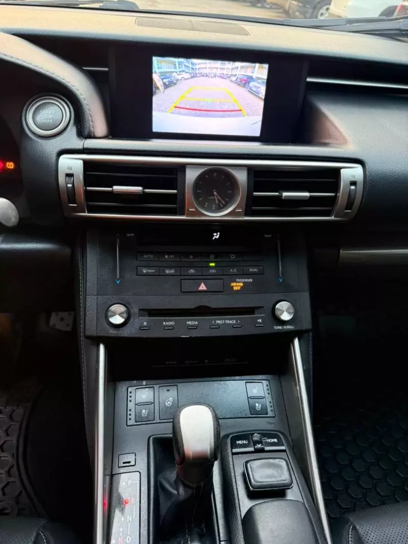 Lexus IS   - 2015
