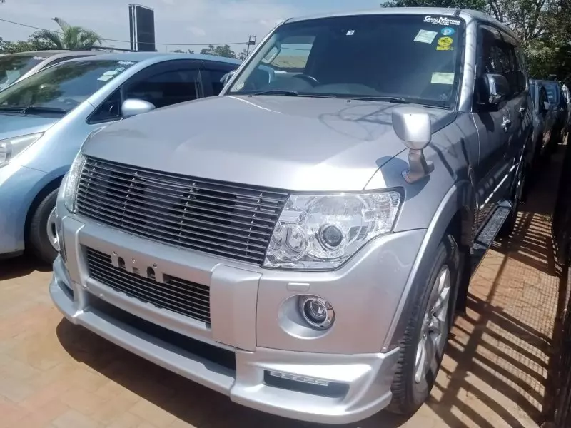 Mitsubishi Pajero   - 2012