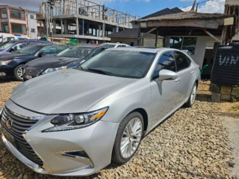 Lexus ES   - 2015