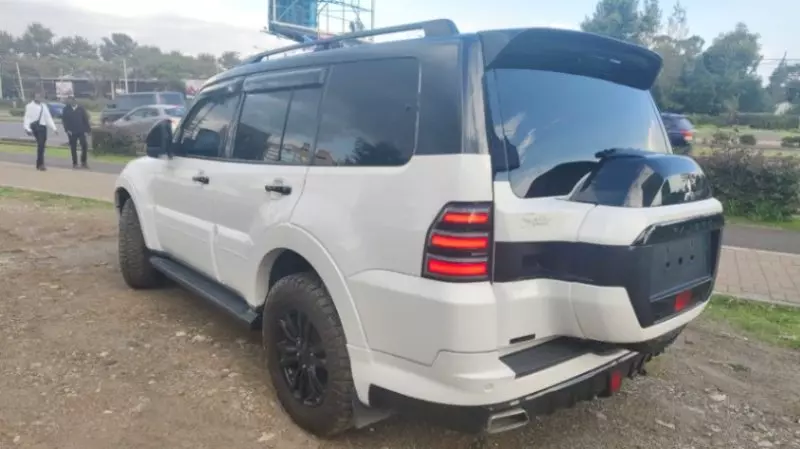 Mitsubishi Pajero   - 2020