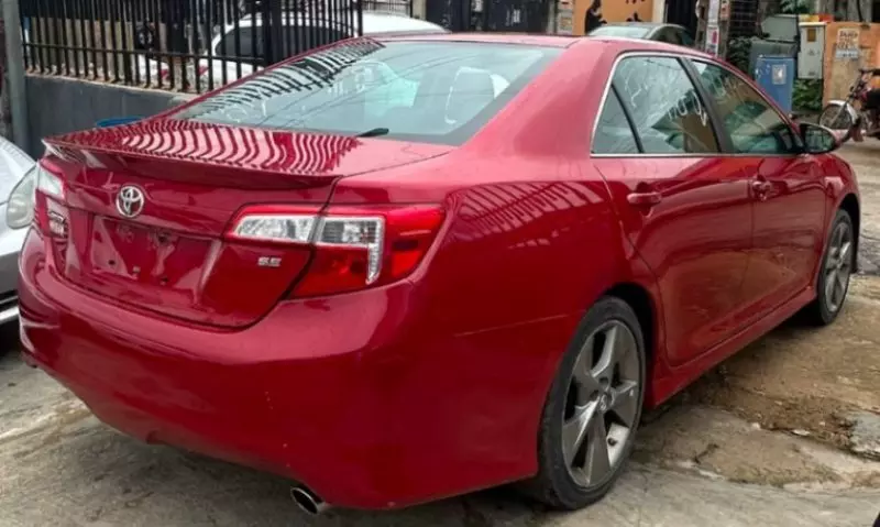 Toyota Camry   - 2014