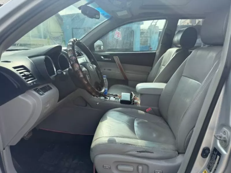 Toyota Highlander   - 2011