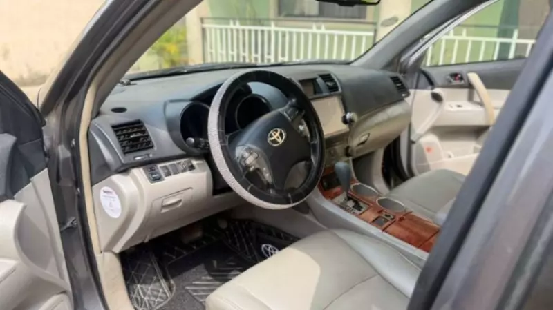 Toyota Highlander   - 2010
