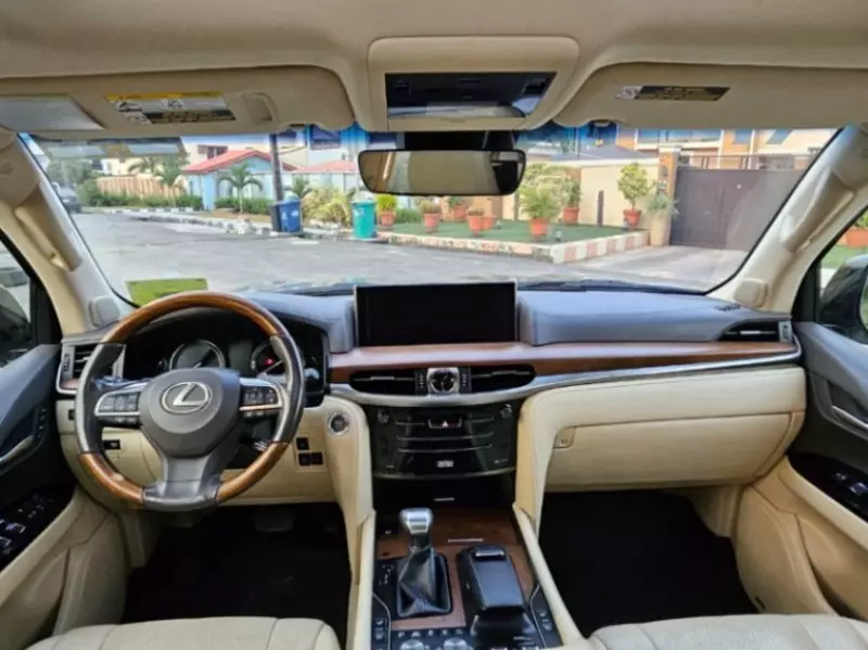 Lexus LX 570   - 2017
