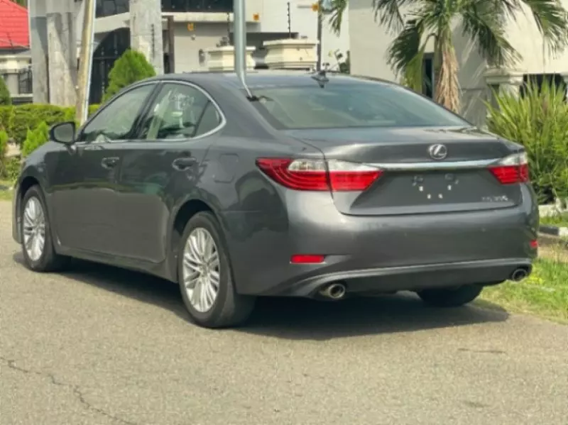 Lexus ES   - 2014
