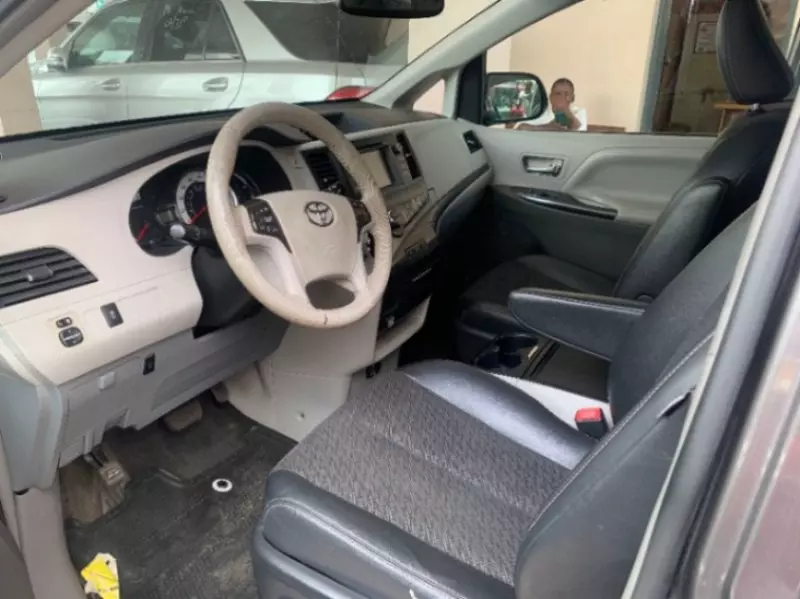 Toyota Sienna   - 2013