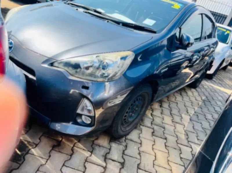 TOYOTA Aqua - 2013