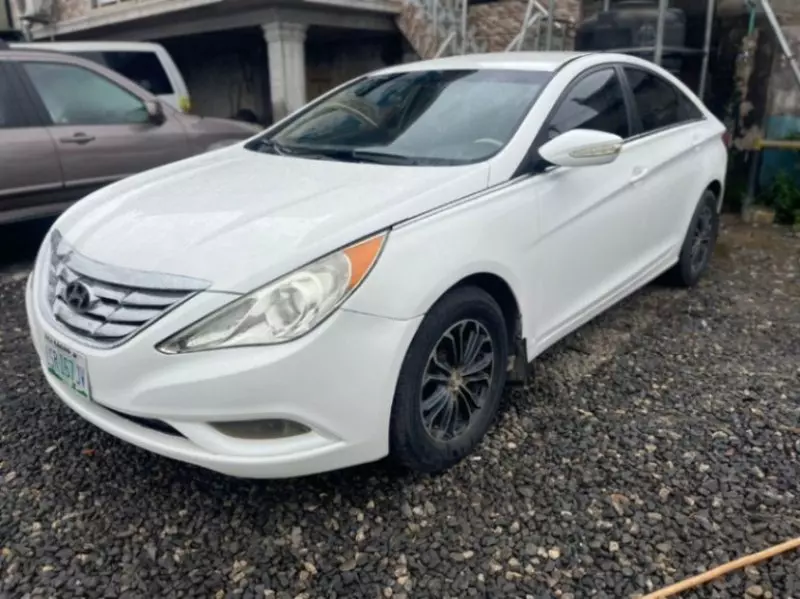 Hyundai Sonata   - 2010