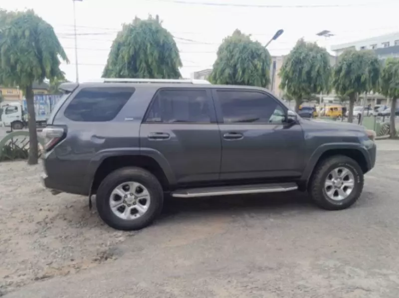 Toyota 4Runner   - 2014