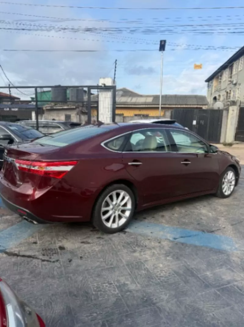TOYOTA Avalon - 2015