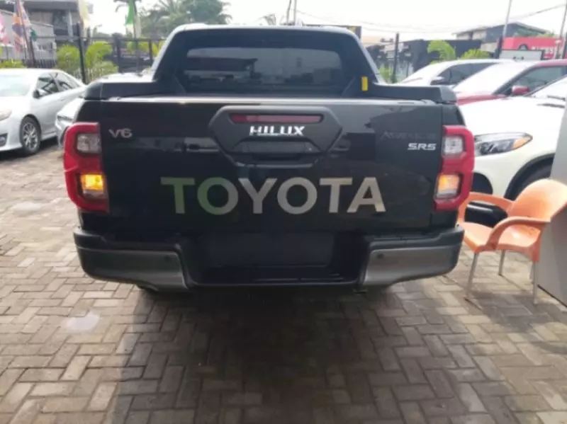 Toyota Hilux   - 2025